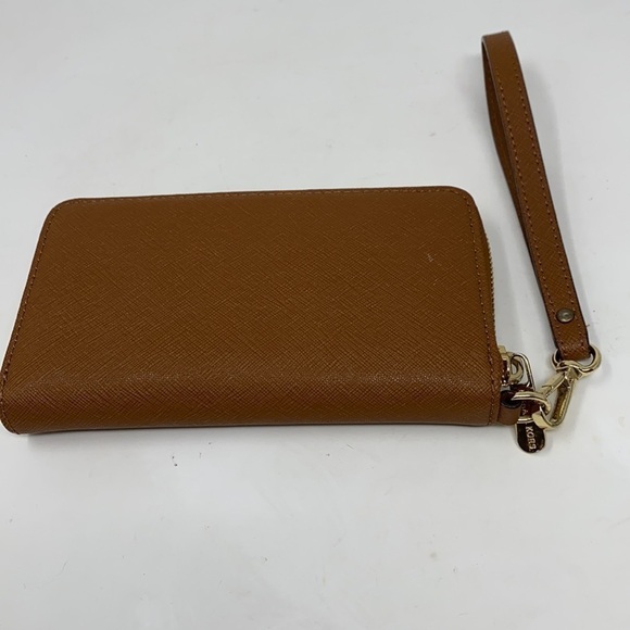 𝅺MICHAEL Kors leather brown wristlet zipper closure - Picture 4 of 8